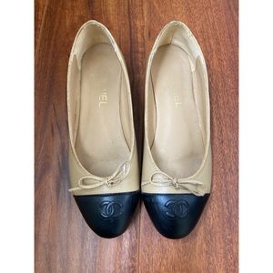 Chanel flats -- size 39